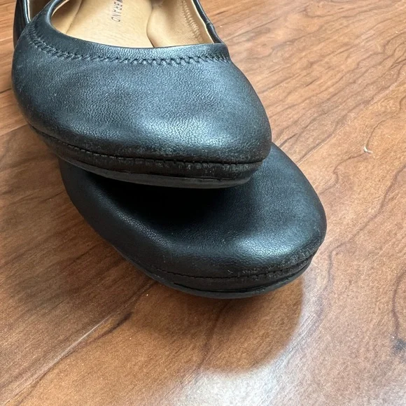 Lucky Brand Classic Black Leather Flats - Picture 7 of 7